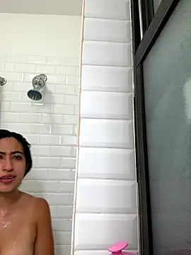 Snapshot of OwnedBySky chatting on September 16, 2025, 1:39 am OwnedBySky online show from September 16, 2025, 1:39 am