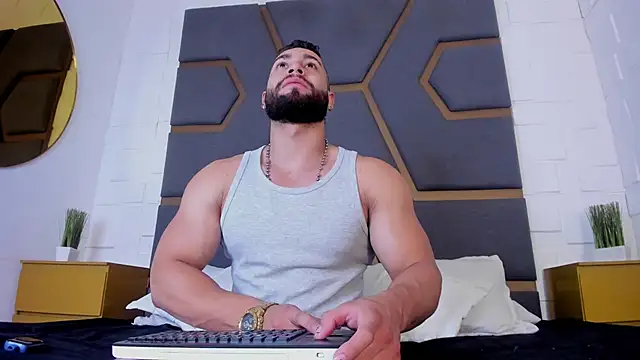 massimofiore  online show from October 10, 2025, 3:38 am