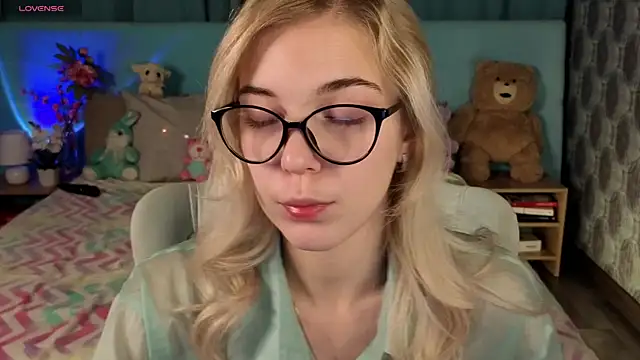 Aurora Bennet online show from November 17, 2025, 12:38 am