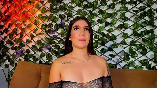 kloe bella online show from September 16, 2025, 1:12 pm