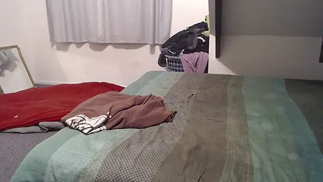 idiotpig66 online show from March 7, 2025, 8:02 am