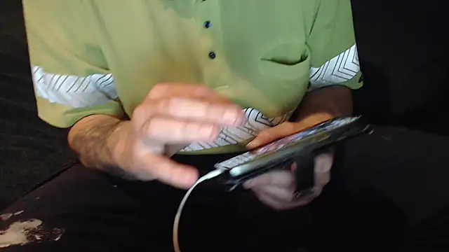 idiotpig66 online show from September 15, 2025, 9:20 am