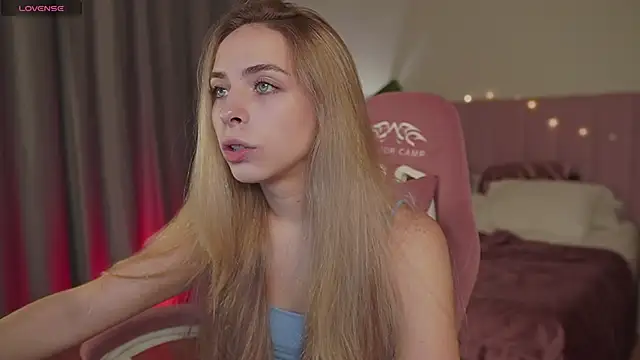 Snapshot of ShinyBarbie chatting on September 22, 2025, 5:53 am ShinyBarbie online show from September 22, 2025, 5:53 am