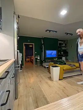 smint06 online show from November 15, 2025, 8:05 pm