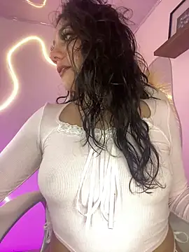 Zoe Serrat online show from September 9, 2025, 12:37 pm