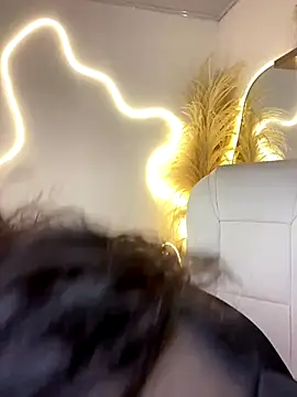 Zoe Serrat online show from October 22, 2025, 12:38 pm