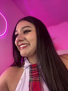 Zoe Serrat online show from July 22, 2026, 9:39 pm