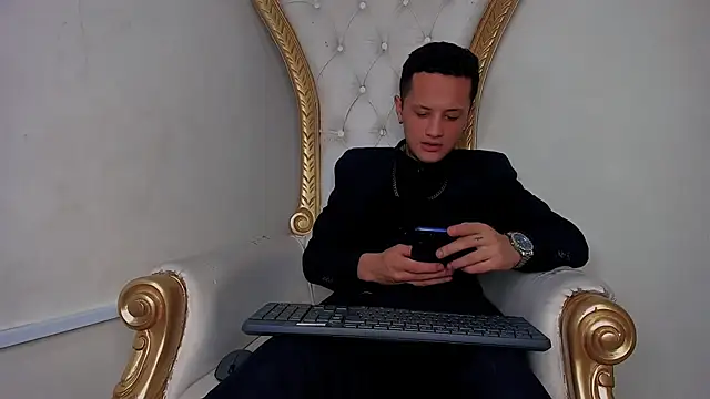 SkinnyZetth online show from October 24, 2025, 5:04 am