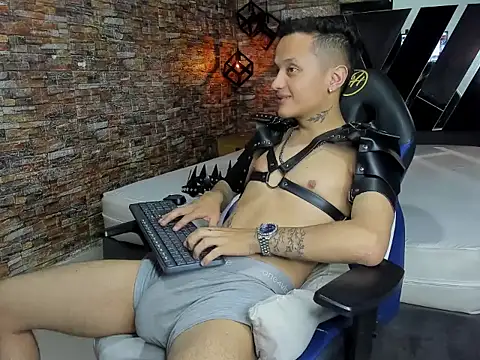 SkinnyZetth online show from December 16, 2025, 12:10 pm