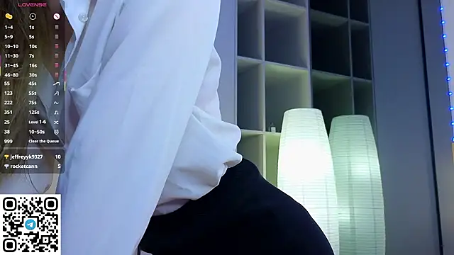 Snapshot of Quinavelle chatting on February 15, 2026, 7:51 am Quinavelle online show from February 15, 2026, 7:51 am