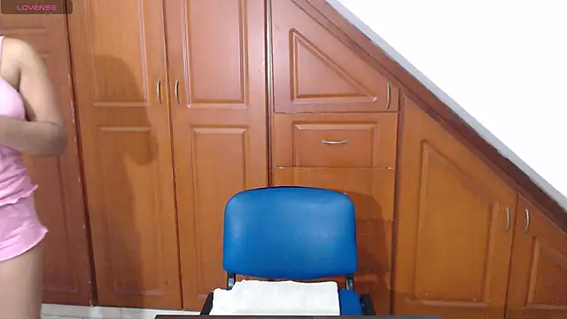 Snapshot of veronica_em1 chatting on November 10, 2025, 3:22 pm veronica em1 online show from November 10, 2025, 3:22 pm