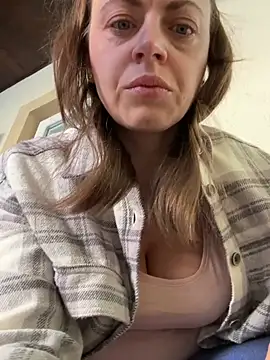 Snapshot of ladywithbigass chatting on April 6, 2026, 6:03 am ladywithbigass online show from April 6, 2026, 6:03 am