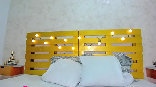 thalia888  online show from November 26, 2025, 7:15 pm