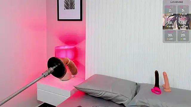 lauren stone  online show from December 17, 2025, 5:19 pm