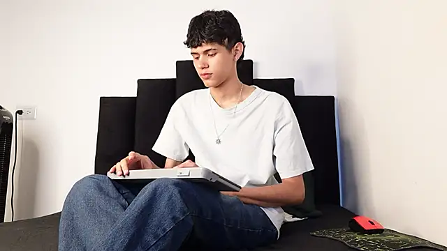 alexmark  online show from October 17, 2025, 5:26 pm