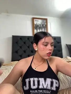 Snapshot of AVA_69 chatting on October 2, 2025, 8:10 am AVA 69 online show from October 2, 2025, 8:10 am