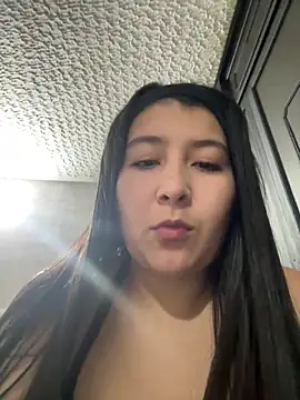 Snapshot of evelyn_1702 chatting on December 14, 2025, 6:30 am evelyn 1702 online show from December 14, 2025, 6:30 am