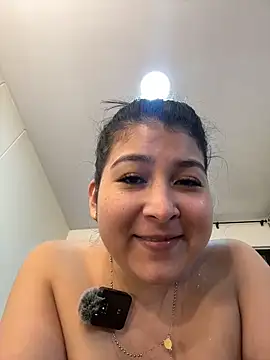 evelyn 1702 online show from February 16, 2026, 10:06 pm