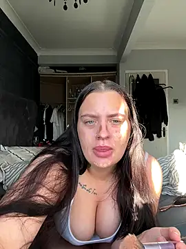 Victoriasteel online show from November 2, 2025, 9:22 am