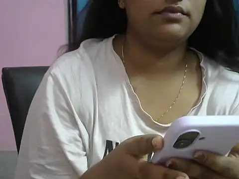 Snapshot of Queenxxx98 chatting on October 22, 2025, 7:57 pm Queenxxx98 online show from October 22, 2025, 7:57 pm