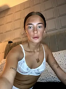 Snapshot of Spicy-Rosie20 chatting on January 13, 2026, 8:19 am Spicy-Rosie20 online show from January 13, 2026, 8:19 am