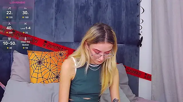 MaeLili online show from October 30, 2025, 4:25 am