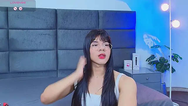 Slenna Moon online show from March 9, 2026, 11:09 pm