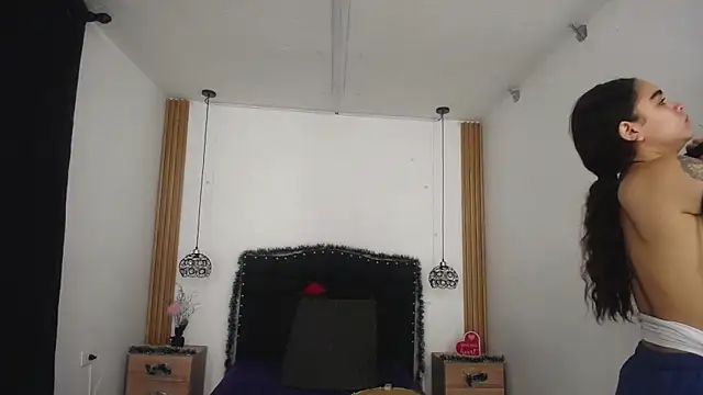 Snapshot of KENDALL_ART chatting on December 18, 2025, 5:19 pm KENDALL ART online show from December 18, 2025, 5:19 pm