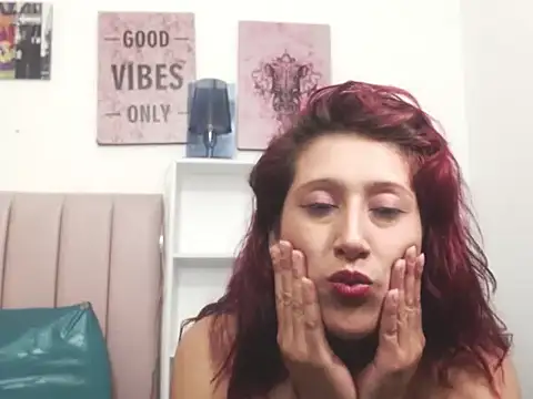 Snapshot of Chloe_Wiild chatting on October 4, 2025, 3:59 am Chloe Wiild online show from October 4, 2025, 3:59 am