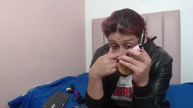 Snapshot of Chloe_Wiild chatting on October 30, 2025, 3:41 am Chloe Wiild online show from October 30, 2025, 3:41 am