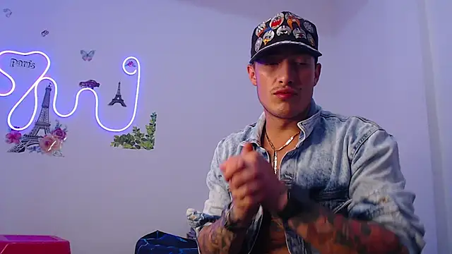 Samms777exotic online show from September 22, 2025, 3:52 am