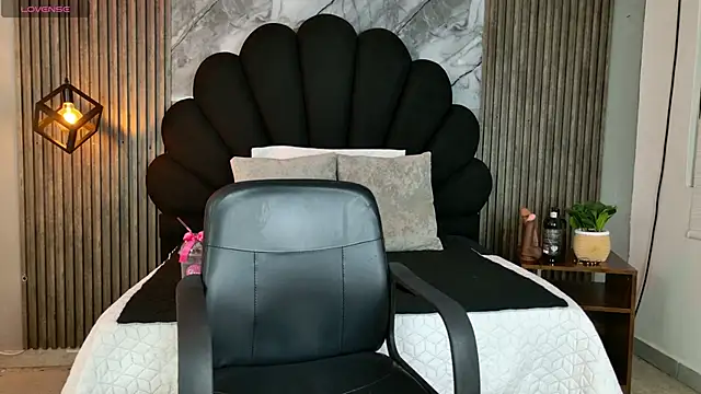 AlahyaPalmerR online show from October 12, 2025, 9:14 pm