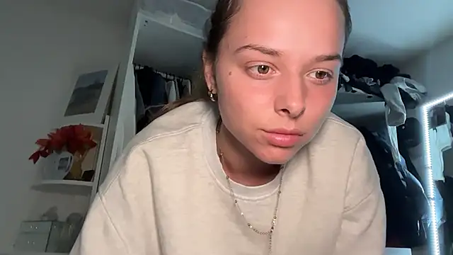 KayleeBella online show from April 7, 2026, 8:53 pm