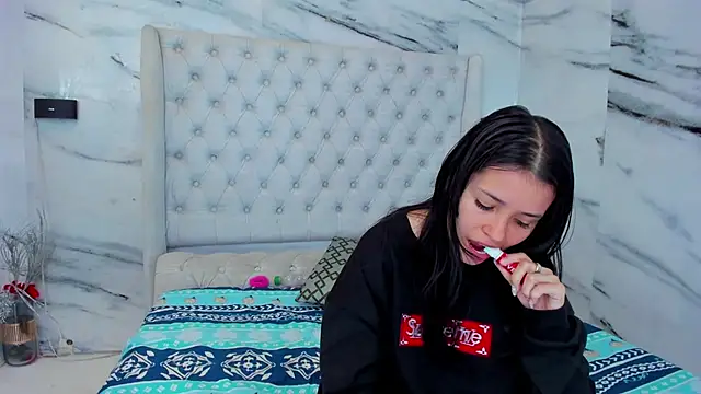 Ari and Storm online show from November 19, 2025, 2:28 pm