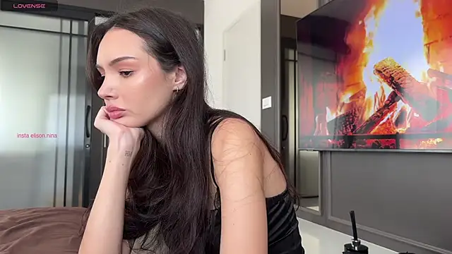 Snapshot of elisonni_ chatting on November 17, 2025, 4:40 am elisonni online show from November 17, 2025, 4:40 am