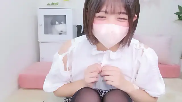 Snapshot of Hinata_Sun chatting on October 6, 2025, 1:41 pm Hinata Sun online show from October 6, 2025, 1:41 pm