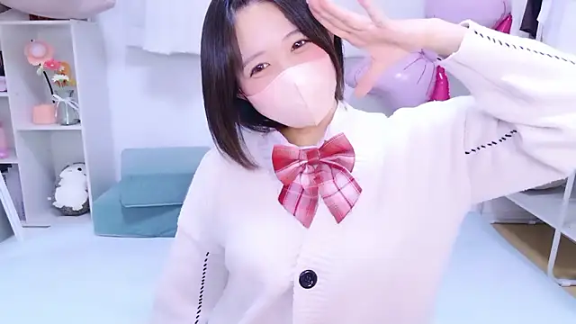 Hinata Sun online show from April 11, 2026, 9:13 am