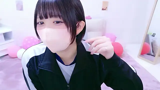 Hinata Sun online show from April 18, 2026, 5:00 am