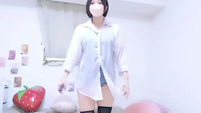 Snapshot of Hinata_Sun chatting on April 23, 2026, 12:04 pm Hinata Sun online show from April 23, 2026, 12:04 pm