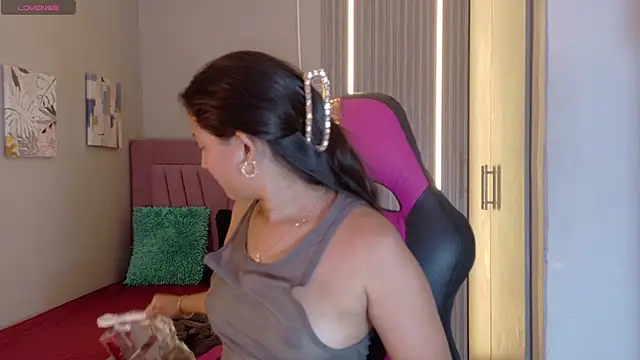 Laly Cherry  online show from November 5, 2025, 12:49 pm