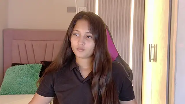 Laly Cherry  online show from November 13, 2025, 12:26 pm