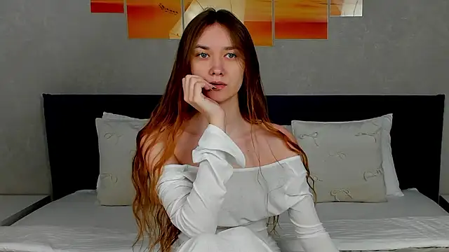 AmadaReine online show from March 8, 2026, 4:16 am