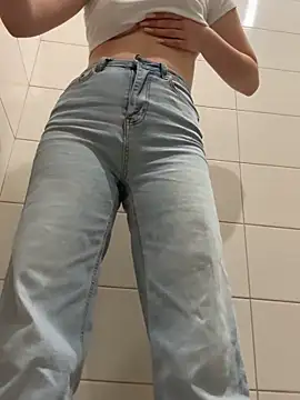 Cumonmme online show from November 8, 2025, 8:07 pm