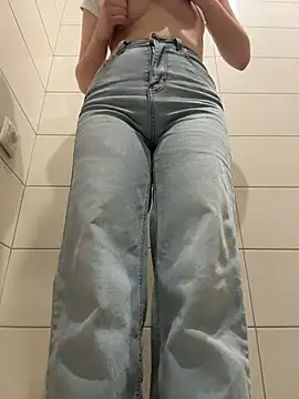 Cumonmme online show from November 16, 2025, 10:48 pm