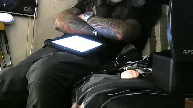 crassanova online show from April 22, 2026, 12:35 am