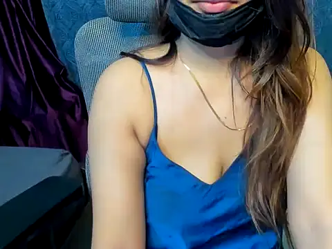 Snapshot of YoursSuku chatting on September 24, 2025, 10:13 pm YoursSuku online show from September 24, 2025, 10:13 pm