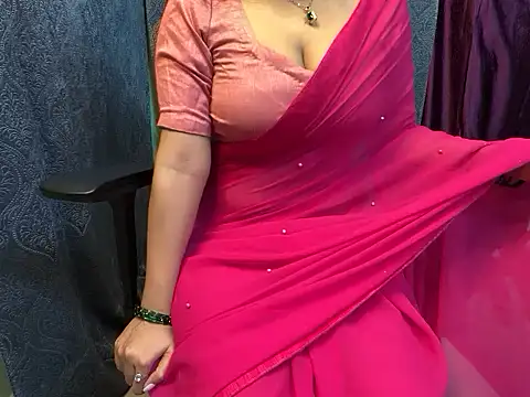 Snapshot of YoursSuku chatting on October 2, 2025, 6:15 pm YoursSuku online show from October 2, 2025, 6:15 pm