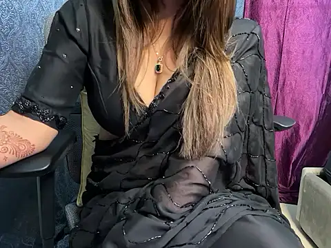 Snapshot of YoursSuku chatting on October 15, 2025, 9:04 pm YoursSuku online show from October 15, 2025, 9:04 pm