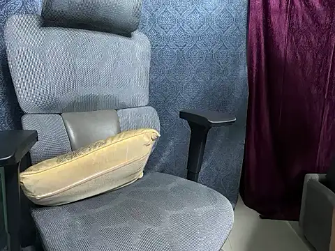 Snapshot of YoursSuku chatting on October 23, 2025, 8:07 pm YoursSuku online show from October 23, 2025, 8:07 pm