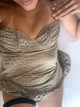 Snapshot of Katianesantos chatting on September 25, 2025, 5:27 pm Katianesantos online show from September 25, 2025, 5:27 pm